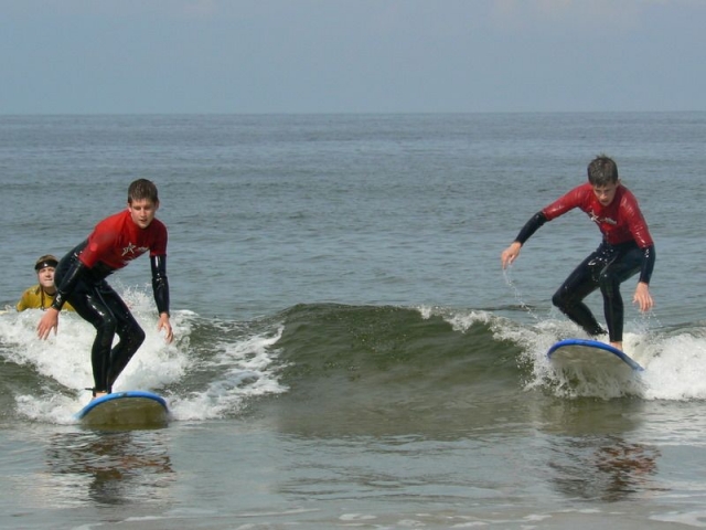  Surfear las olas juntos 